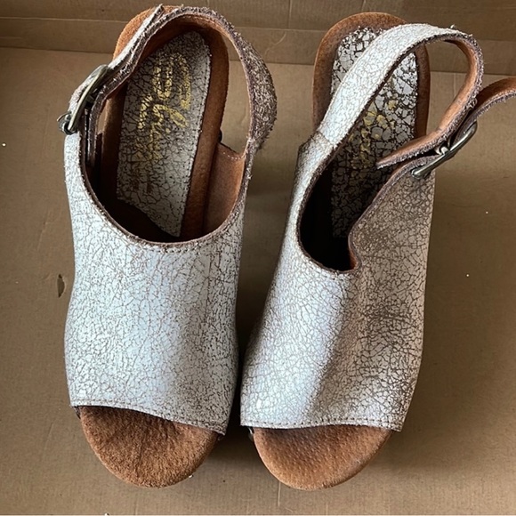 Beautiful Sbicca Vintage line clog heels.  Love love love the vintage vibe. Sz 7 - Picture 2 of 3